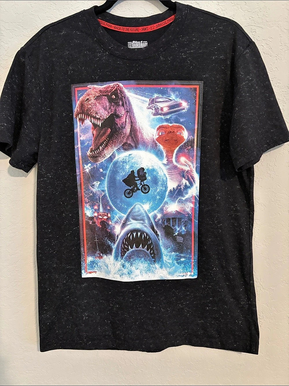 Universal Graphic Short Sleeve Tee Black Size Medium